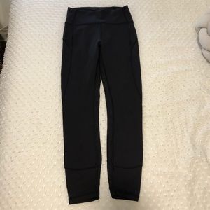 Lululemon “In Movement 7/8 Tight Everlux 25”